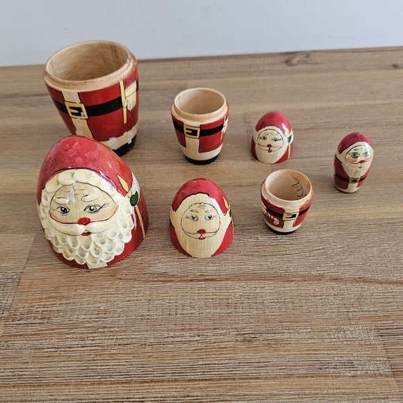 NESTING SANTAS 4 Wooden Christmas Holiday Figurines - Picture 5 of 6